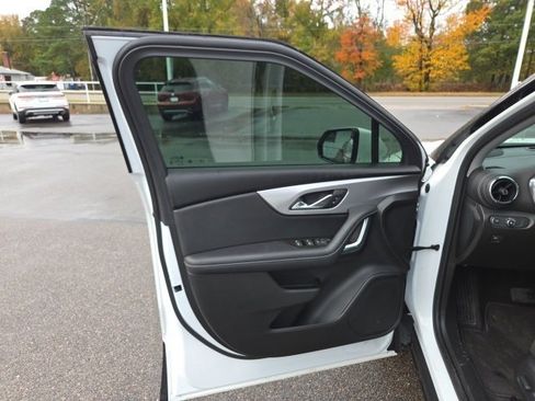 Used 2023 Chevrolet Blazer LT image 9