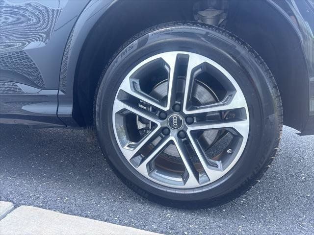 Certified 2025 Audi Q5 Premium w/ Convenience Package AWD/4WD image 12