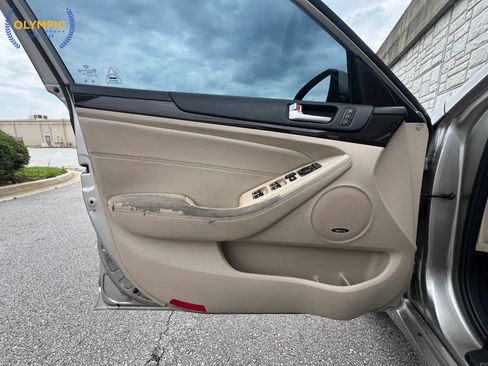 Used 2015 Kia Cadenza Premium w/ Technology Package FWD image 46