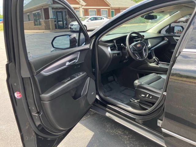 Used 2018 Cadillac XT5 Luxury w/ Driver Awareness Package AWD/4WD image 12