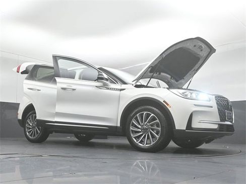 Used 2023 Lincoln Corsair Reserve image 51