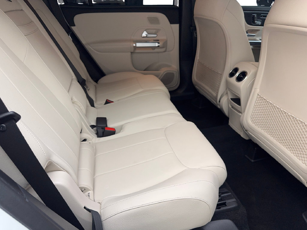 Used 2025 Mercedes-Benz GLB 250 w/ Exclusive Package image 39