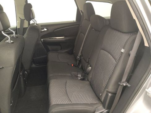 Used 2020 Dodge Journey SE w/ SE Popular Equipment Group image 18