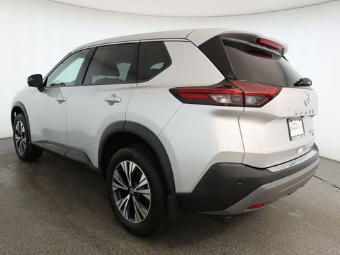 Used 2021 Nissan Rogue SV image 6