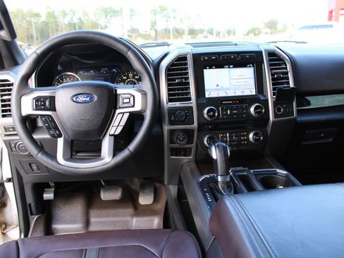 Used 2017 Ford F150 Platinum w/ Equipment Group 701A Luxury AWD/4WD image 13