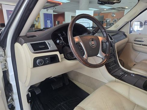 Used 2008 Cadillac Escalade ESV AWD image 9