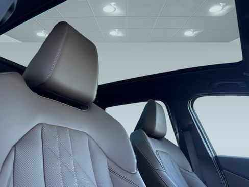 Used 2025 BMW X3 xDrive30i w/ Premium Package image 14