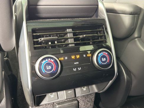 Certified 2025 Land Rover Range Rover SE AWD/4WD image 26