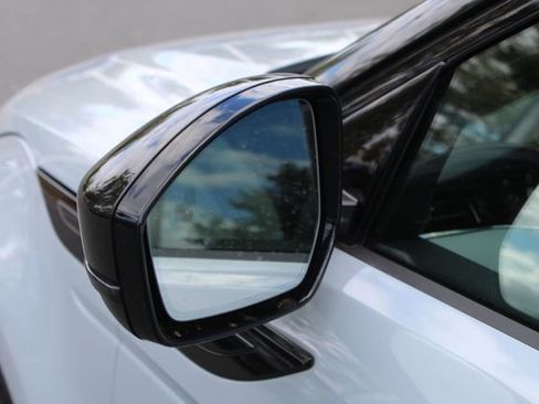 Used 2025 Land Rover Range Rover Evoque S image 13