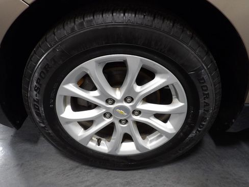 Used 2019 Chevrolet Equinox LT FWD image 19