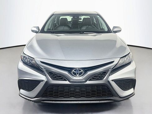 Used 2022 Toyota Camry SE FWD image 2