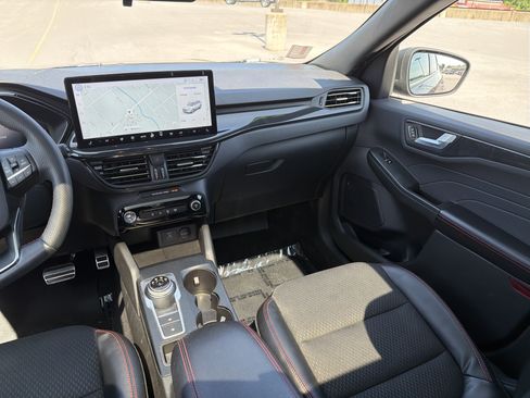 Used 2023 Ford Escape ST-Line w/ Tech Pack #1 AWD/4WD image 7