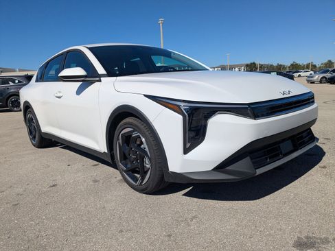 New 2025 Kia K4 GT-Line Turbo FWD image 2