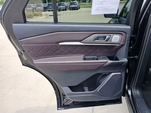 Used 2025 Ford Explorer Platinum w/ LUX Leather Package AWD/4WD image 15