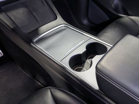 Used 2021 Tesla Model Y Performance image 19