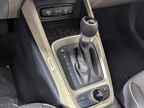 Certified 2025 Hyundai Venue Limited FWD image 27