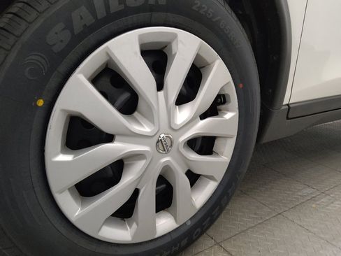 Used 2016 Nissan Rogue S w/ Appearance Package FWD image 31