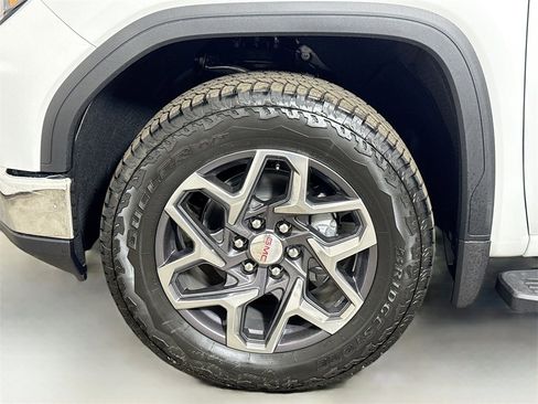 New 2026 GMC Sierra 1500 SLT image 19