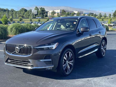 Used 2023 Volvo XC60 B5 Plus w/ Climate Package AWD/4WD image 3