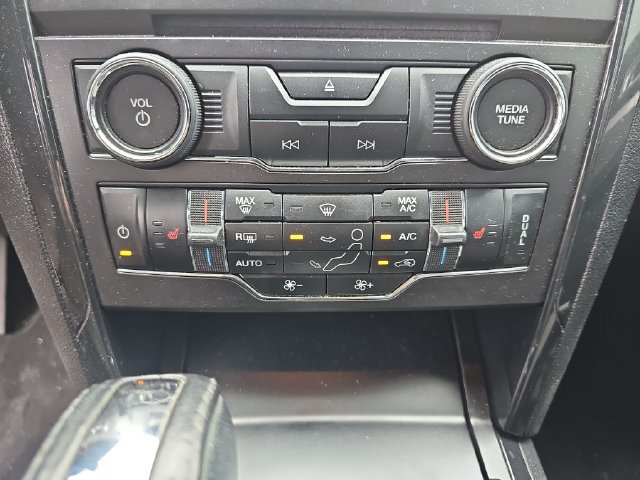 Used 2017 Ford Explorer XLT w/ Equipment Group 202A AWD/4WD image 29