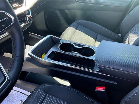 Used 2025 Chevrolet Equinox LT image 16