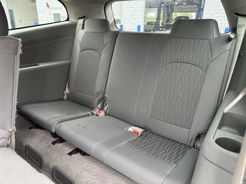Used 2016 Chevrolet Traverse LS FWD image 12