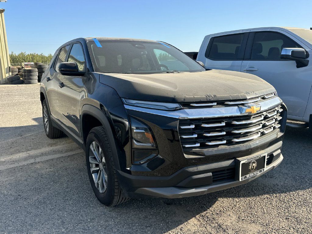Used 2026 Chevrolet Equinox LT AWD/4WD image 2