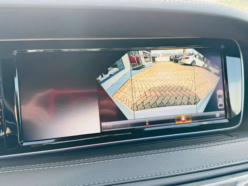 Used 2017 Mercedes-Benz S 550 Sedan w/ Premium Package image 27