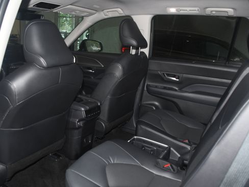 Certified 2025 Toyota Grand Highlander FWD image 15
