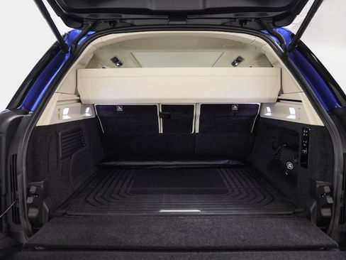 Used 2024 Land Rover Range Rover SV image 38