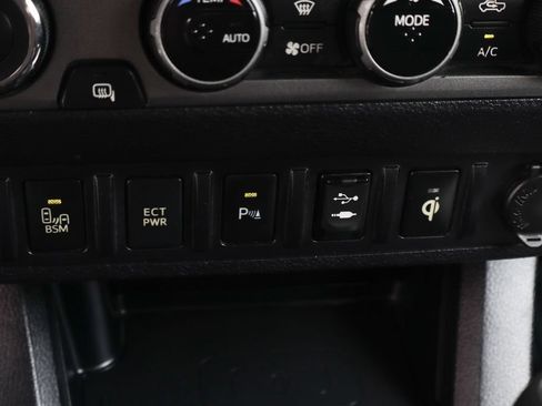 Used 2017 Toyota Tacoma TRD Pro AWD/4WD image 39