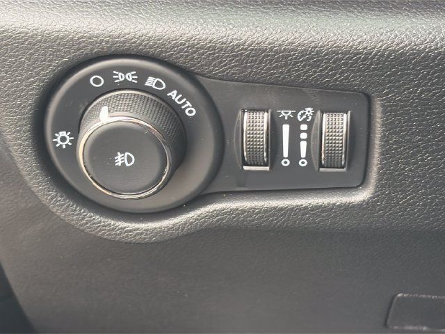 Used 2025 Chrysler Pacifica Select FWD image 61