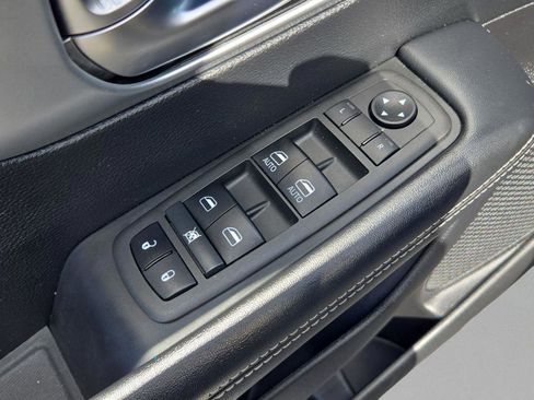 Used 2021 Chrysler Pacifica Touring w/ Uconnect Theater Family Group image 30