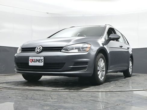 Used 2016 Volkswagen Golf S image 38
