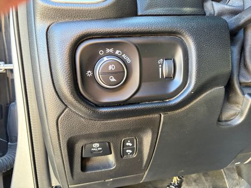 Used 2022 RAM 1500 Big Horn AWD/4WD image 30