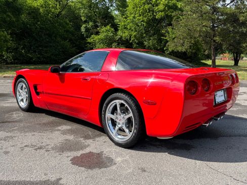 Used 2004 Chevrolet Corvette Coupe w/ Preferred Equipment Group RWD image 4