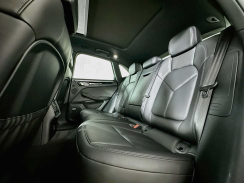 Certified 2026 Porsche Macan AWD/4WD image 23