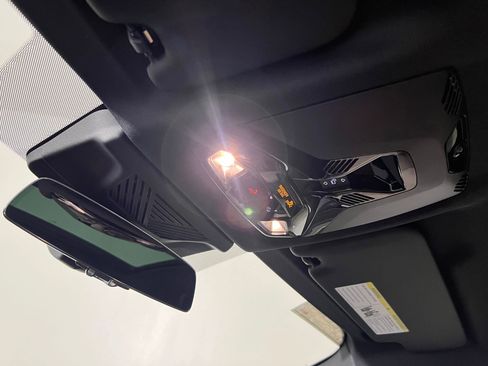 Used 2025 BMW X2 xDrive28i w/ Premium Package image 19