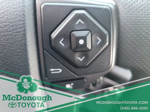 Used 2016 Toyota Tacoma TRD Sport image 14