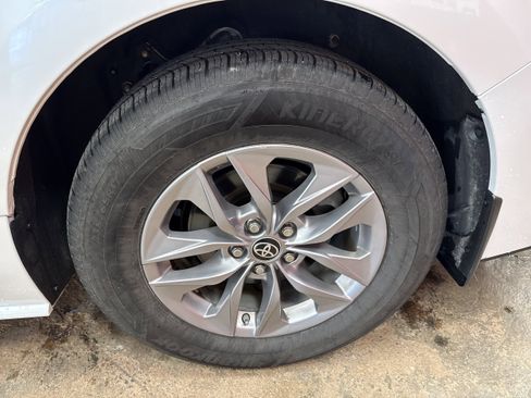 Certified 2023 Toyota Sienna XLE AWD/4WD image 7