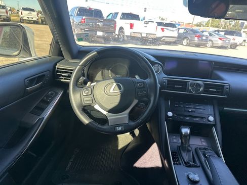 Used 2018 Lexus IS 350 AWD image 11