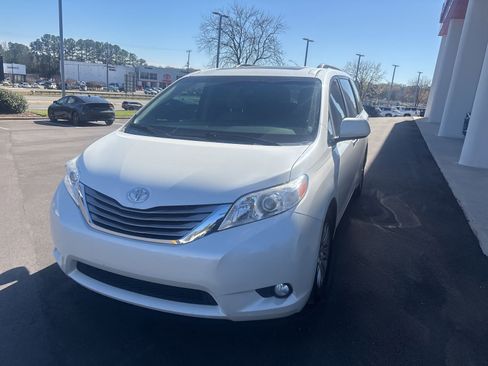 Used 2015 Toyota Sienna XLE Premium image 15