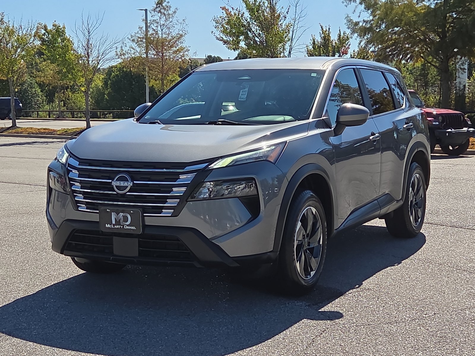 Used 2024 Nissan Rogue SV AWD/4WD image 2