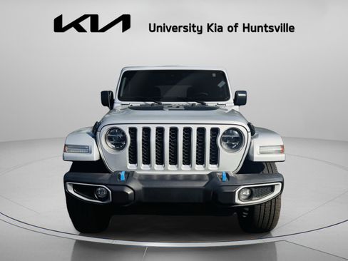 Used 2022 Jeep Wrangler Unlimited Sahara w/ Cold Weather Group image 8