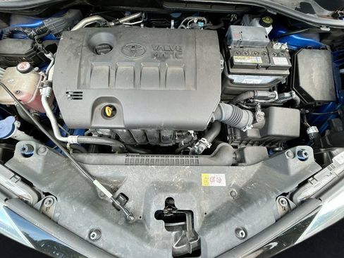 Used 2021 Toyota C-HR XLE FWD image 30