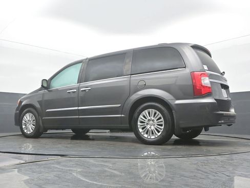 Used 2015 Chrysler Town & Country Limited image 48