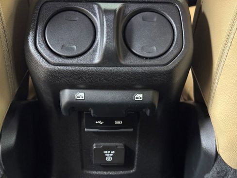 Used 2018 Jeep Wrangler Unlimited Sahara AWD/4WD image 18