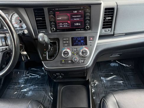 Used 2020 Toyota Sienna SE w/ Nightshade Edition AWD/4WD image 11