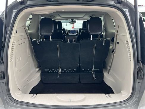 Used 2022 Chrysler Pacifica Limited FWD image 32