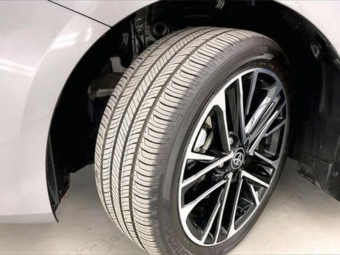 Used 2025 Toyota Camry XLE image 34